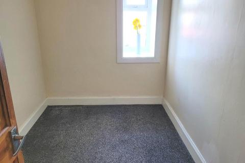 2 bedroom flat to rent, Jeffrey Street, Kilmarnock