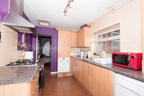 2 bedroom house to rent - 29 Ukraine Road, Salford, M7 3TE