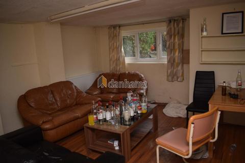 6 bedroom house to rent, 68 Royal Park Avenue Hyde Park Leeds West Yorkshire