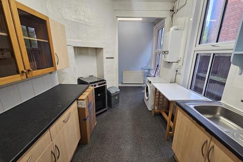 4 bedroom semi-detached house to rent, Beaconsfield Road, Canterbury