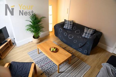 4 bedroom terraced house to rent, Broomfield Terrace. Headingley, Leeds, LS6 3DQ