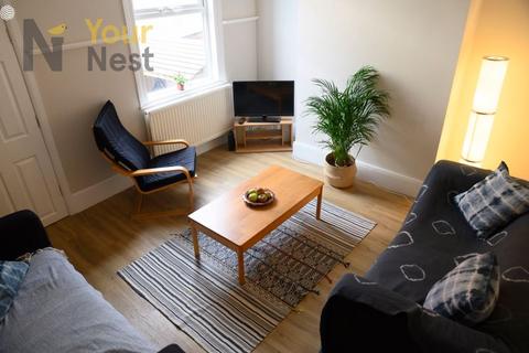 4 bedroom terraced house to rent, Broomfield Terrace. Headingley, Leeds, LS6 3DQ