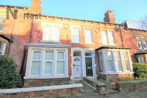 4 bedroom terraced house to rent, Grove Gardens, Headingley, LS6 4EG