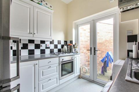 2 bedroom flat to rent, St. Johns Road, Swalecliffe, Whitstable