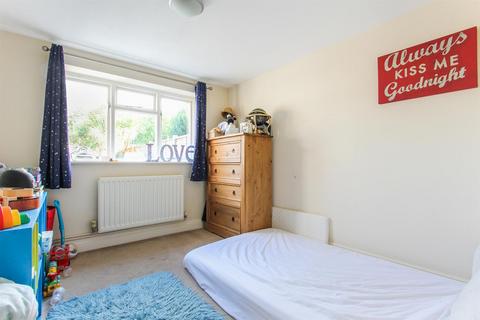 2 bedroom flat to rent, St. Johns Road, Whitstable