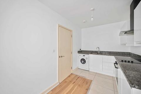 1 bedroom flat to rent, Uxbridge Road, Shepherds Bush London W12 0NP