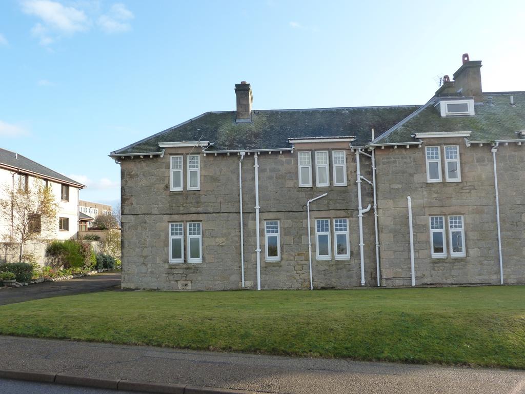 Lossiemouth - 2 bedroom flat to rent
