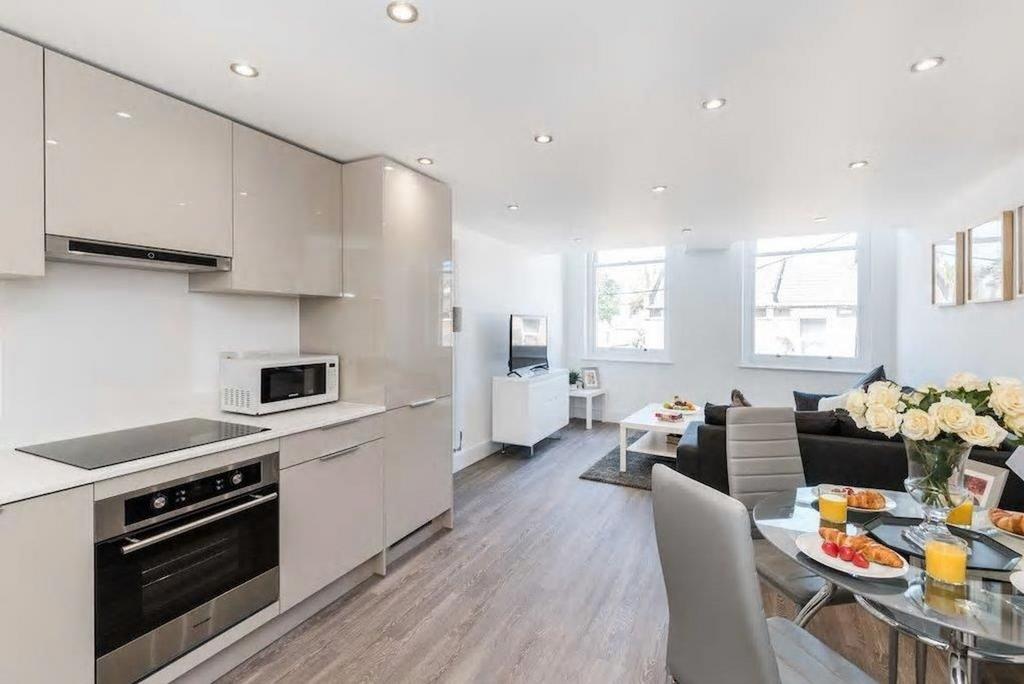 Kitchen/Dining area
