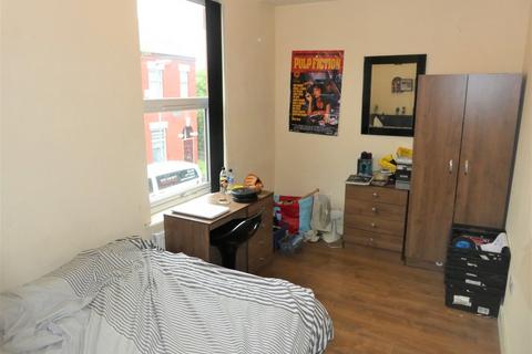 4 bedroom terraced house to rent, Hibbert Street, Rusholme, Manchester