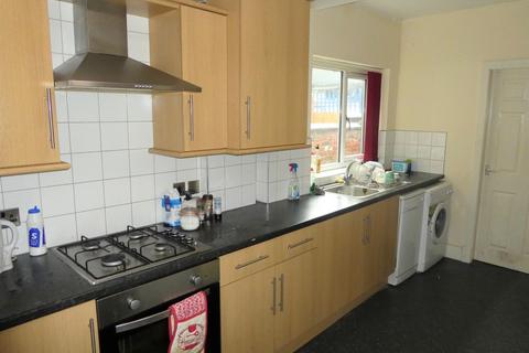 4 bedroom terraced house to rent, Hibbert Street, Rusholme, Manchester