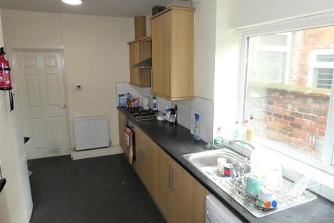 4 bedroom terraced house to rent, Hibbert Street, Rusholme, Manchester