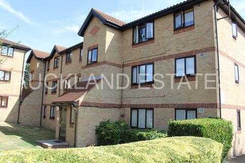 1 bedroom apartment to rent, Waddington Close, Enfield EN1