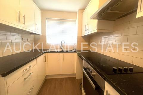 1 bedroom apartment to rent, Waddington Close, Enfield EN1