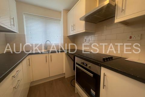 1 bedroom apartment to rent, Waddington Close, Enfield EN1