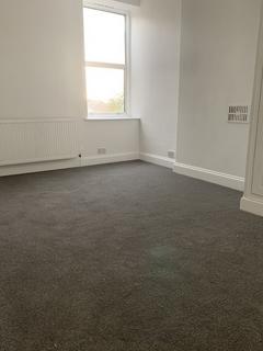 2 bedroom flat to rent, Longley Road SW17
