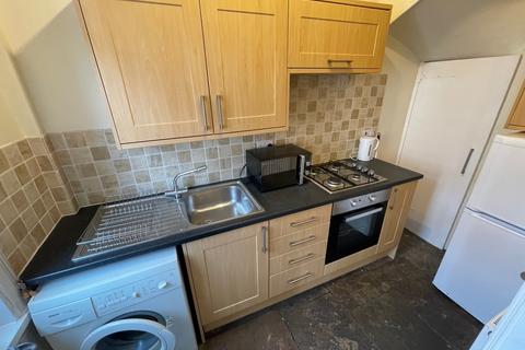 2 bedroom terraced house to rent, Autumn Street, Leeds, West Yorkshire, LS6