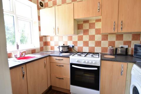 3 bedroom terraced house to rent, Belle Vue Road, Hyde Park, Leeds LS3 1HF