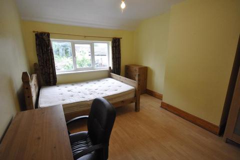 3 bedroom terraced house to rent, Brudenell Road, Hyde Park, Leeds LS6 1LS