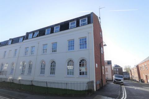 Vyvian Court, Parliament Street