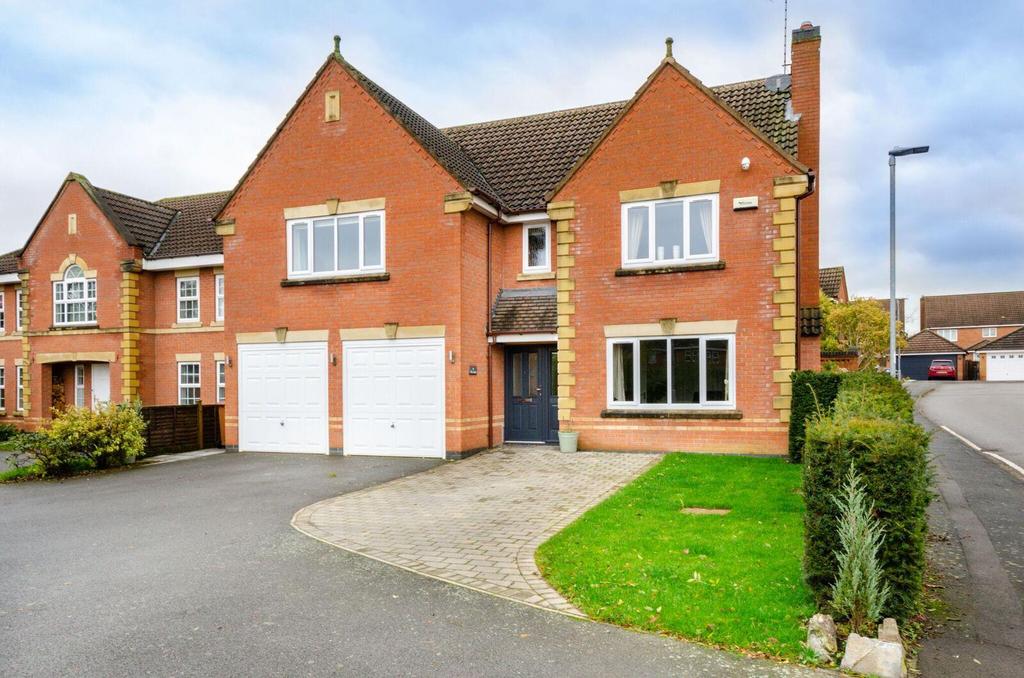 Troon Way, Burbage, Hinckley 5 bed detached house £500,000