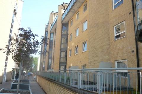 2 bedroom flat to rent, Berberis House, Feltham