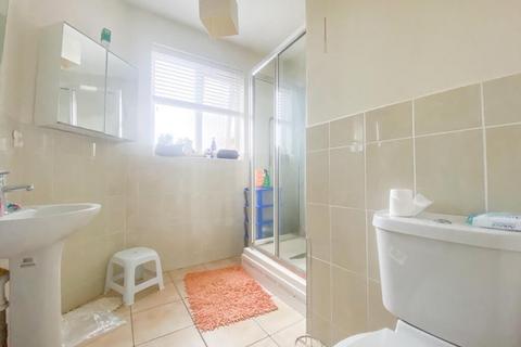 2 bedroom terraced house to rent, Hutton Grove,  North Finchley,  N12