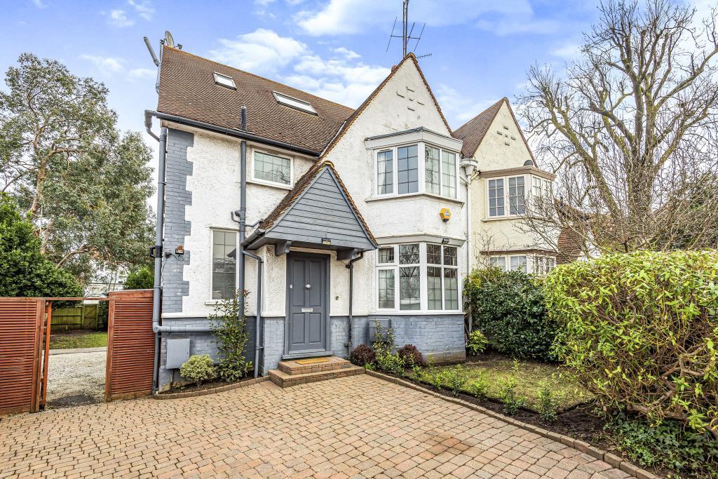 Cyprus Avenue, Finchley, N3 5 bed semidetached house £4,000 pcm (£