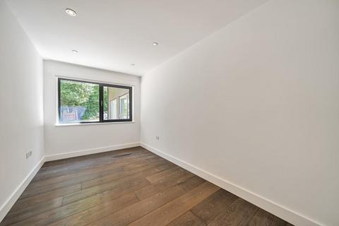 3 bedroom detached bungalow to rent, West Heath Road,  Hampstead,  NW3