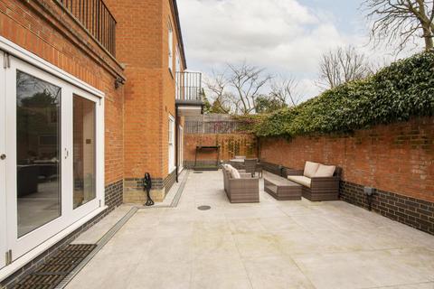 3 bedroom apartment to rent, Lyndhurst Road,  Hampstead,  NW3