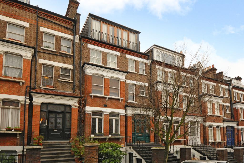 Carlingford Road, Hampstead, NW3, NW3 2 bed apartment - £2,301 pcm (£ ...