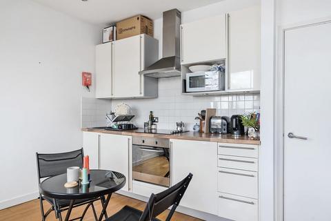 Studio to rent, Hampstead High Street,  Hampstead,  NW3