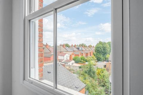 4 bedroom apartment to rent, Cricklewood Broadway,  London,  NW2