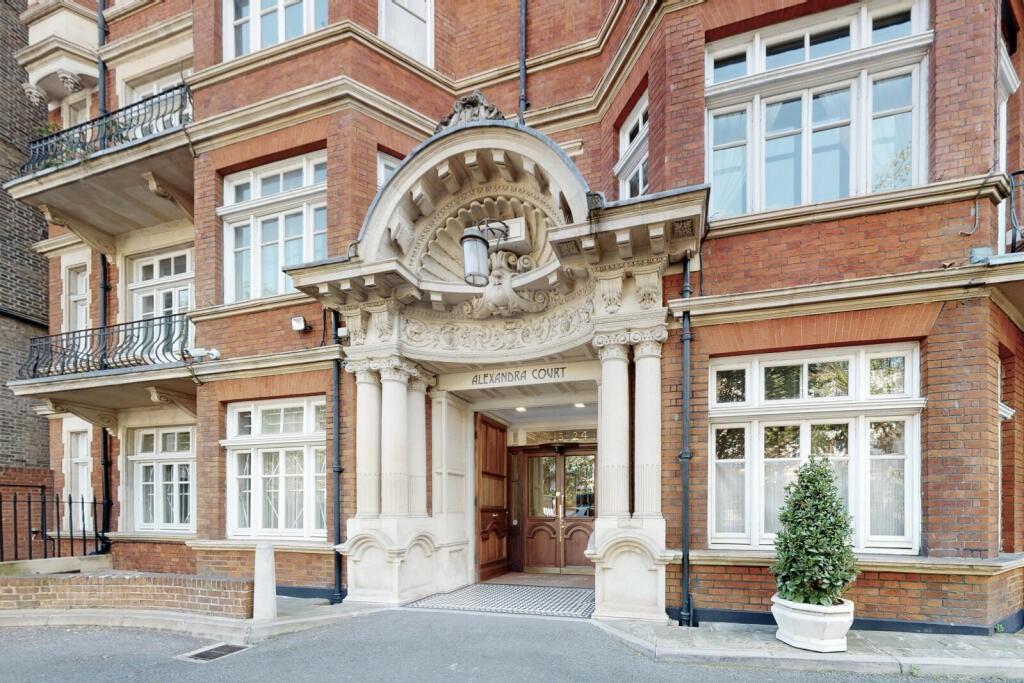 Entrance to Apartments