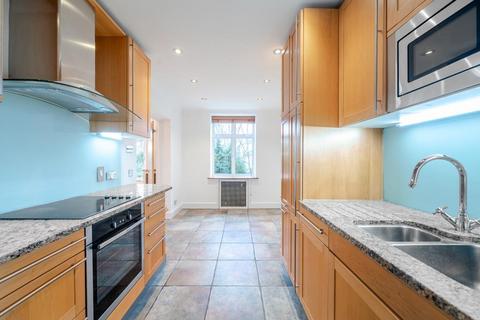 2 bedroom flat to rent, Hall Road,  London,  NW8