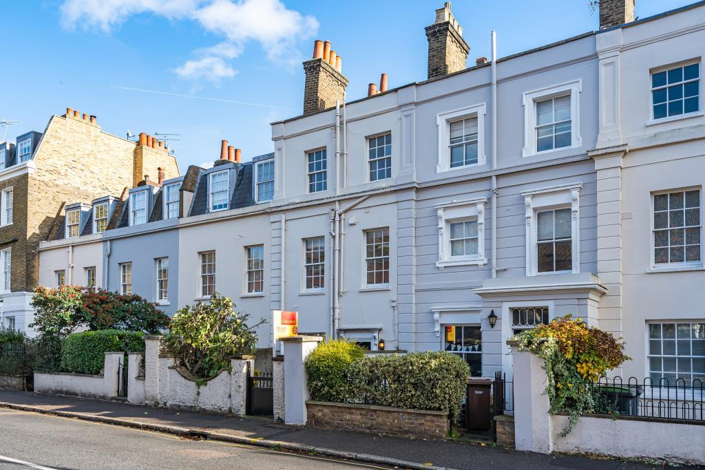 Southwood Lane, Highgate, N6 3 bed terraced house £4,000 pcm (£923 pw)