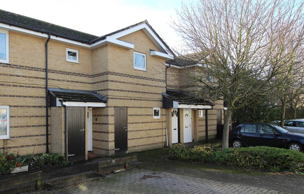 Boswells Drive, Chelmsford, Essex, CM2 2 bed £229,995