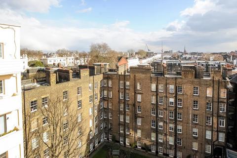 Studio to rent, Broadwalk Court,  Palace Gardens Terrace,  W8