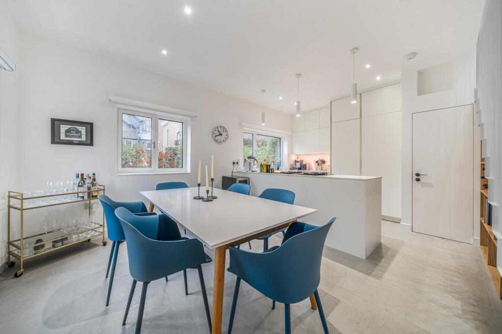 Kitchen/Dining Area