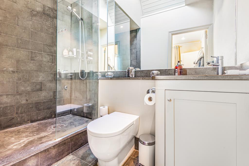 Bathroom 2 en-suite