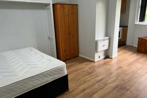 Studio to rent, Hamilton Road, Reading