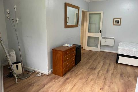 Studio to rent, Hamilton Road, Reading