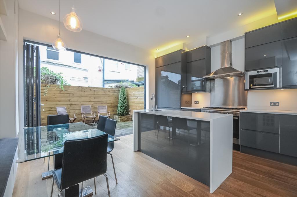 Sherbrooke Road Fulham SW6 3 bed house £3,380 pcm (£780 pw)