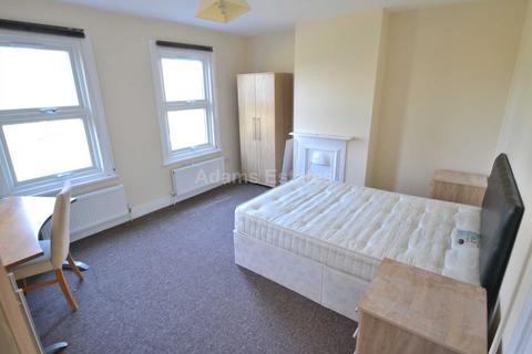 5 bedroom terraced house to rent, Palmer Park Avenue, Reading