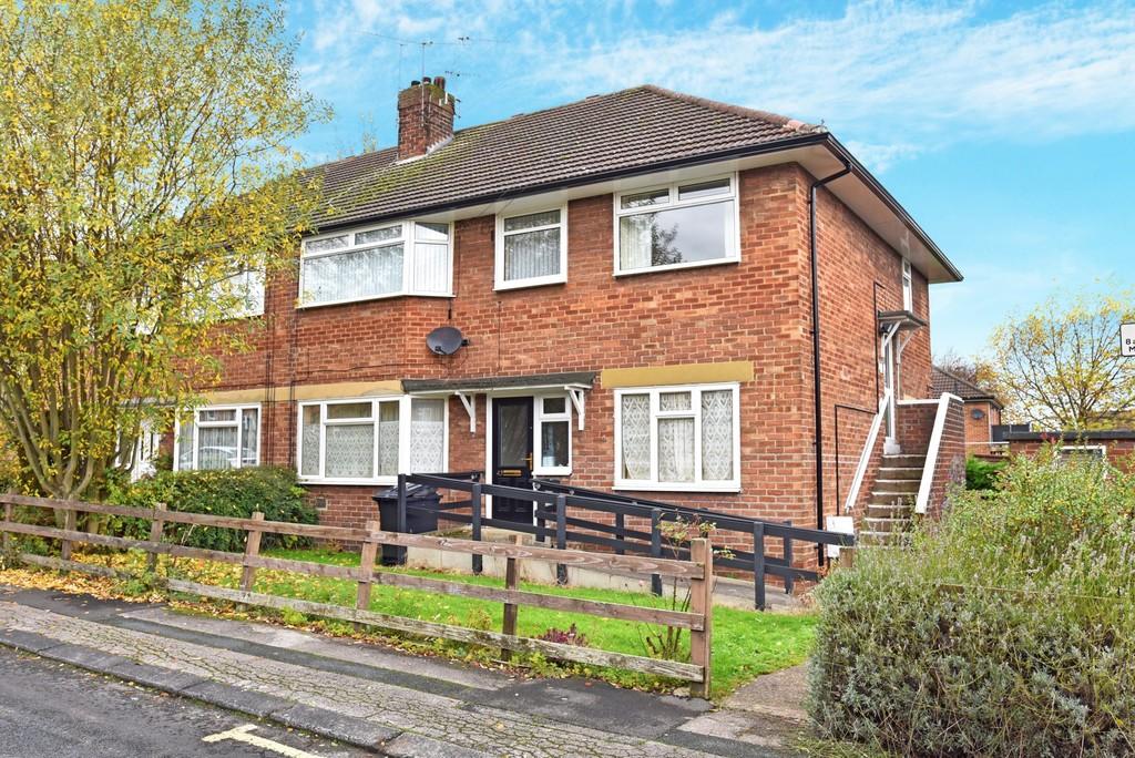 Woodfield Avenue, Harrogate 2 bed apartment £145,000