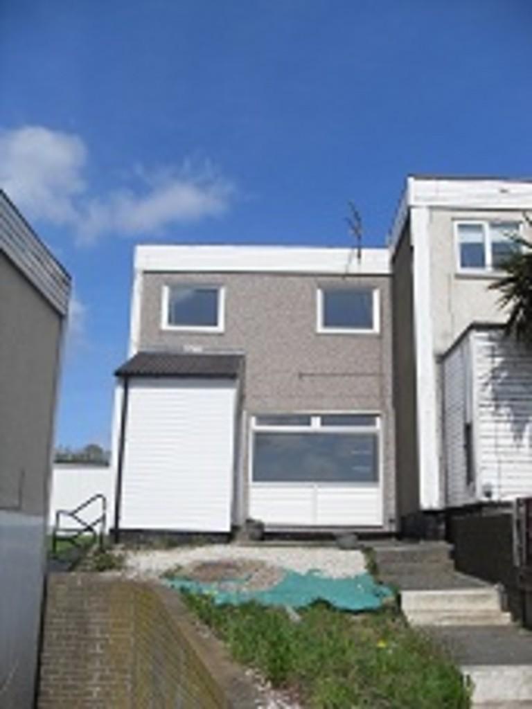 Easedale Gardens, Harlow Green 3 bed terraced house £550 pcm (£127 pw)