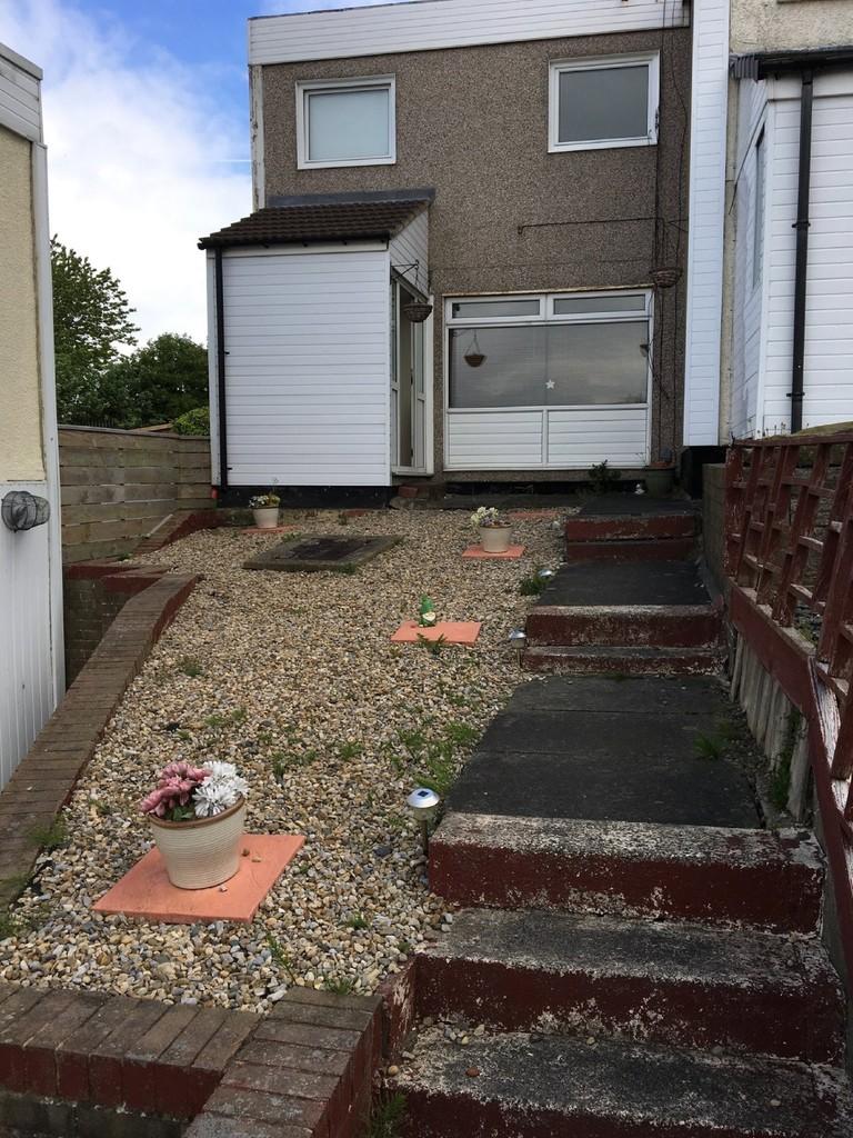 Easedale Gardens, Harlow Green 3 bed terraced house £550 pcm (£127 pw)
