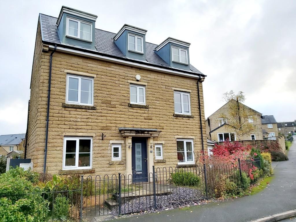 Carr Road, Buxton 5 bed detached house £359,950