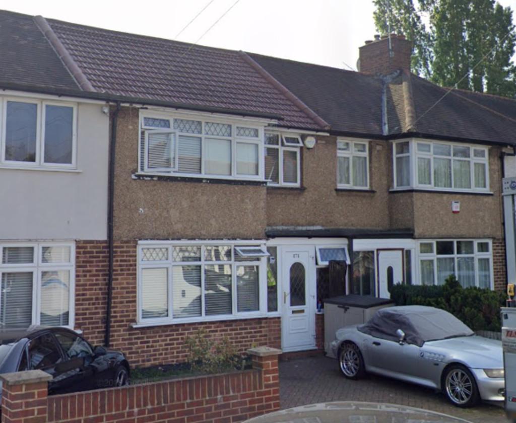 Waltham Avenue, Hayes 3 bed terraced house £1,650 pcm (£381 pw)