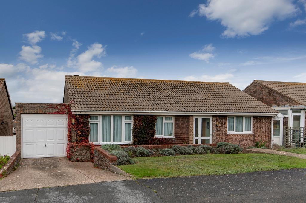 Dukes Close, Seaford, East Sussex, BN25 2TU 2 bed bungalow £325,000