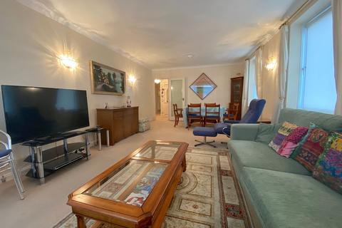 3 bedroom flat to rent, Grand Avenue, Hove, BN3